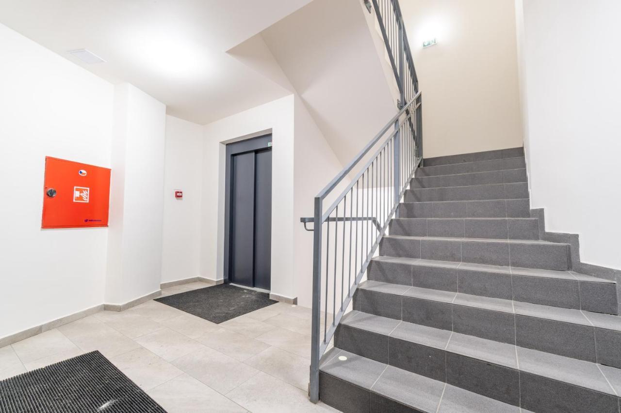 Brand New Studio Apartment # 42 In Brand New Building With Free Parking In The Center Прага Экстерьер фото